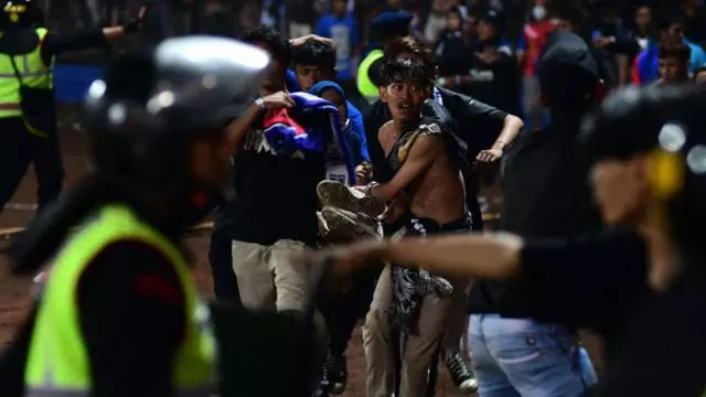 kerusuhan di stadion kanjuruhan