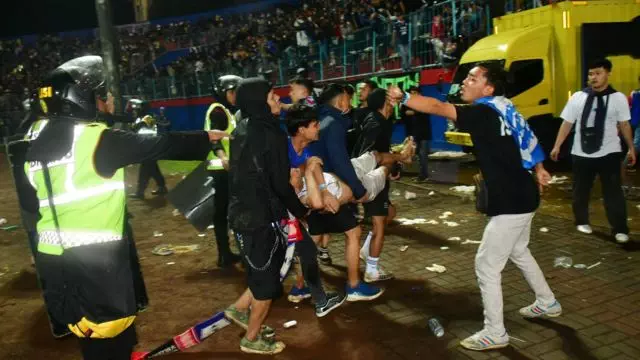 Korban kerusuhan Stadion Kanjuruhan.