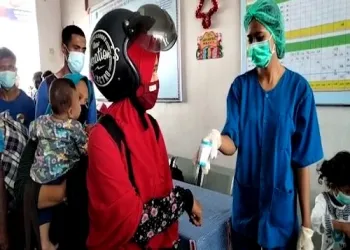 Petugas Perketat Pemeriksaan Penumpang Di Pelabuhan Amahai