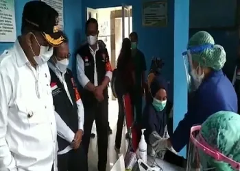 Walikota Tinjau Vaksinasi Pada Puskesmas Karang Panjang Ambon