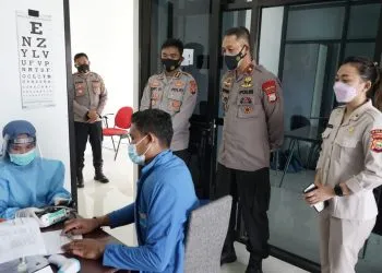 Fakultas Kedokteran Unkhair Bersama Polda Malut Laksanakan Vaksinasi COVID-19