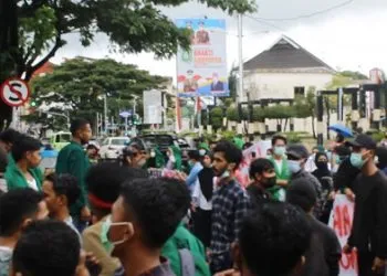 Mahasiswa Demo Tolak Pemberlakukan PPKM Dibubarkan Polisi