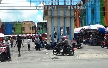Sopir Angkot Mogok Massal Ratusan Penumpang Terlantar