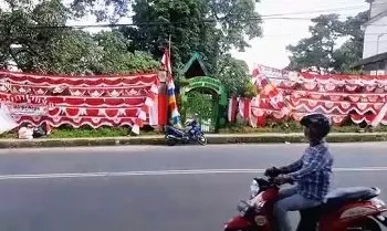 Penjual Bendera Merah Putih Berharap Rupiah Ditengah Pandemic