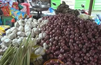 Harga Bawang di Pasar Tradisonal Ambon  Cenderung Turun