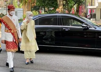 Pimpin Upacara di Istana Merdeka, Presiden Jokowi Kenakan Pakaian Adat Lampung
