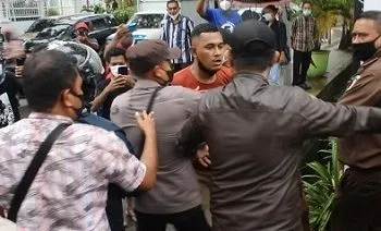 Demo Dugaan Penyelewengan Dana Covid Malra Ricuh