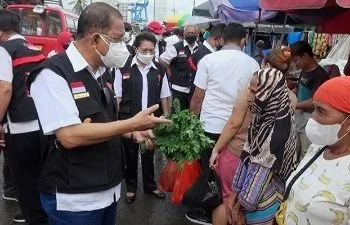 Walikota Pimpin ASN Pemkot Ambon “Sorong Bahu” Serbu Pasar Mardika
