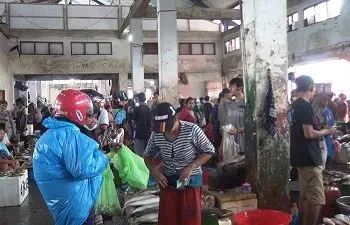 Harga Ikan Segar di Pasar Arumbai Mardika Kembali Melambung