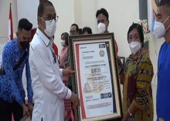Sepuluh  Sekolah Di Ambon Peroleh Sertifikat ISO 9001