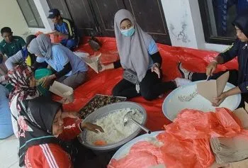 Pemkot Ternate Buka Dapur Umum Untuk Warga Terdampak Gelombang Air Pasang