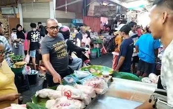 Harga Ayam Beku Di Pasar Binaya Masohi Melonjak Tajam