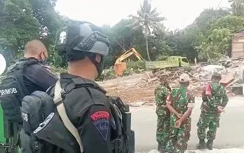 Gunakan Exavator, PN Ambon Eksekusi Lahan 1.666 Meter Di Jalan Jend Sudirman