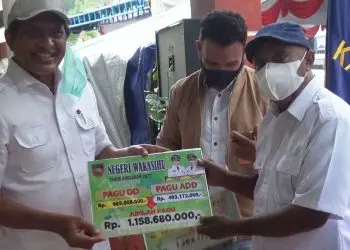 Kunjungi Leibar Bupati Abua Serahkan Bantuan Pemberdayaan