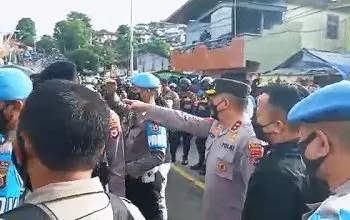 Kapolda Turun Tangan Blokade Ruas Jalan Jenderal Sudirman Ambon Dibuka