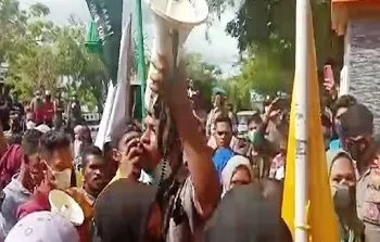 Gabungan OKP-BEM Se-Kota Tual Gelar Demo Kelangkaan BBM dan LIN