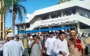 Maluku Tengah,Saparua – Ratuan warga Sirisori Islam, melaksanakan Sholat Idul Fitri 1442 Hijriah bertempat di Masjid Baiturrahman Negeri Sirisori Islam dan bertindak selaku khatib Imam Ibnu Jariri