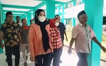 Istri Gubernur Maluku Widya Pratiwi Murad Ismail Kunjungi Acamali di RUSD Masohi