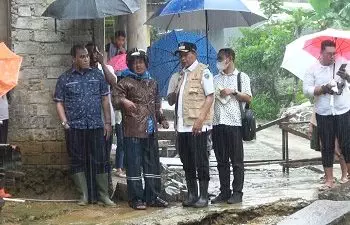 Penjabat Walikota Tinjau  Lokasi Terdampak Bencana di Kota Ambon