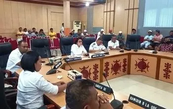 Lakukan Aksi Mogok Puluhan Sopir Angkot Jurusan Passo Datangi DPRD Ambon.