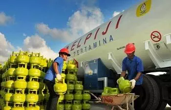 Penjabat Walikota Ambon Ajak Warga Beralih dari Mitan ke Gas