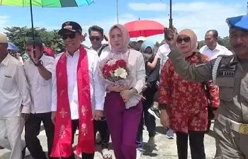 Tiba di Amahai, Pj Bupati Maluku Tengah Disambut “Kapata” Adat