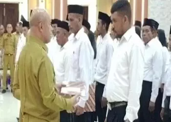 Pj Bupati Buru Minta Aparat Pemerintah Desa Maksimal Jalankan Tugas