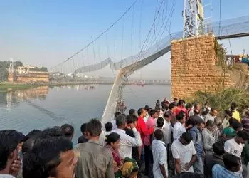 134 Orang Tewas Akibat Jembatan Gantung Ambruk di India