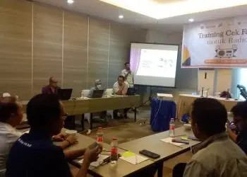 Cek Fakta, Aji Ambon Edukasi Pekerja Radio Tangkal Hoaks