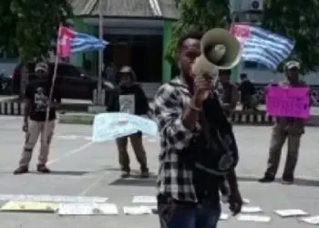 13 Mahasiswa Pendemo Kibarkan Bendera Bintang Kejora Diamankan Polisi