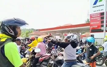 Antrian Pengisian BBM di Masohi Terus Ada DPRD Malteng Bakal Panggil Pertamina