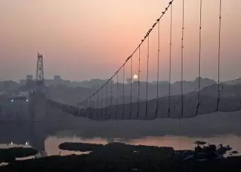 Korban Tewas Insiden Jembatan Gantung Ambruk di India Naik Jadi 135 Orang