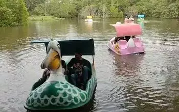 Momen Libur Nataru Tempat Wisata Kairatu Beach Ramai Dikunjungi Warga