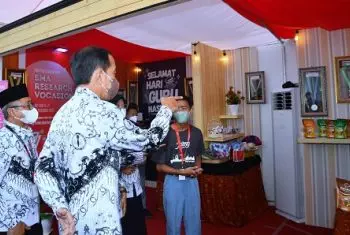 Presiden Jokowi Hadiri Acara Puncak Peringatan HUT ke-77 PGRI dan HGN