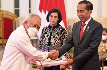 Presiden Jokowi Serahkan DIPA dan TKDD Tahun Anggaran 2023