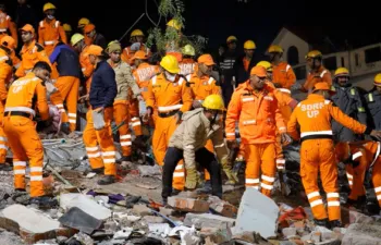 Gedung Apartemen di India Runtuh, 12 Orang Dievakuasi