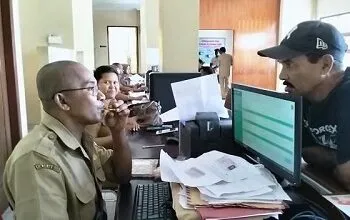 Sistim Terganggu, Pelayanan Adminduk  di Disdukcapil di Masohi Tidak Berfungsi