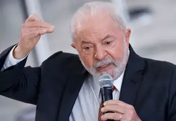 Presiden Brasil Lula Pecat Panglima Militer