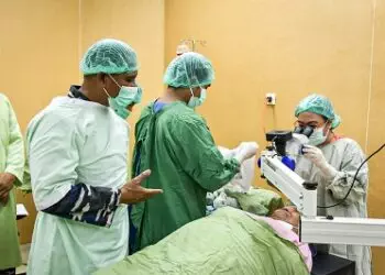 Lantamal IX Ambon Gelar Operasi Katarak Dan Khitanan Massal di Masohi