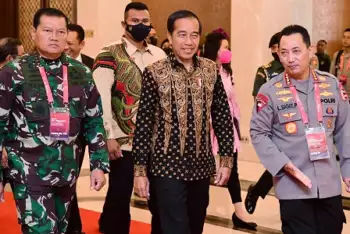 Presiden Jokowi Ingatkan Pangdam Hingga Kapolda Waspadai Karhutla