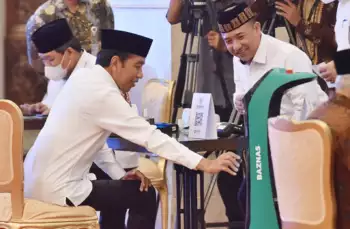 Presiden Jokowi dan Wapres Ma'ruf Amin Serahkan Zakat Melalui Baznas