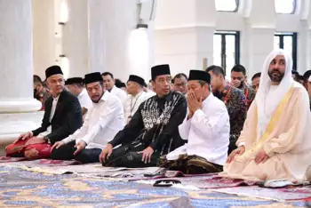 Presiden Jokowi dan Ibu Iriana Laksanakan Salat Idulfitri 1444 Hijriah di Masjid Raya Sheikh Zayed