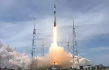 SpaceX Luncurkan 21 Satelit Internet Starlink ke Luar Angkasa