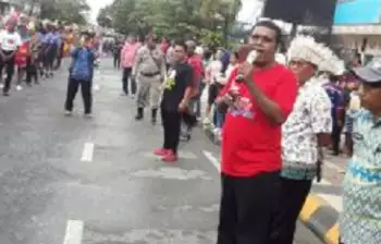 Ribuan Pelajar di Biak Menari Yospan Massal