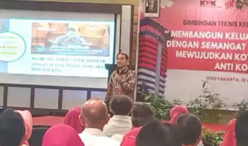 Direktur Pembinaan Peran Serta Masyarakat KPK Kumbul Kusdwijanto Sudjadi mengisi Bimbingan Teknis Keluarga Berintegritas