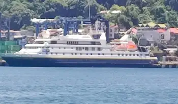 Kapal MV National Geographic Orion yang membawa 69 wisatawan mancanegara, tiba di Pelabuhan Jayapura, Papua