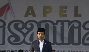 Presiden Joko Widodo ketika memimpin apel Hari Santri Nasional di Tugu Pahlawan, Surabaya, Jawa Timur, Minggu (22/10/2023).