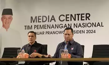 Juru Bicara TPN Ganjar Presiden Chico Hakim dan Tama S Langkun