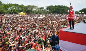 Presiden Joko Widodo menghadiri Festival Dangai Ehau yang digelar di Alun-Alun ITHO