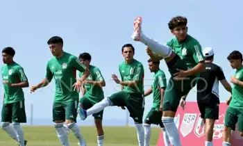 Sejumlah pesepak bola Tim Nasional Meksiko U-17 mengikuti sesi latihan menjelang Piala Dunia U-17 2023